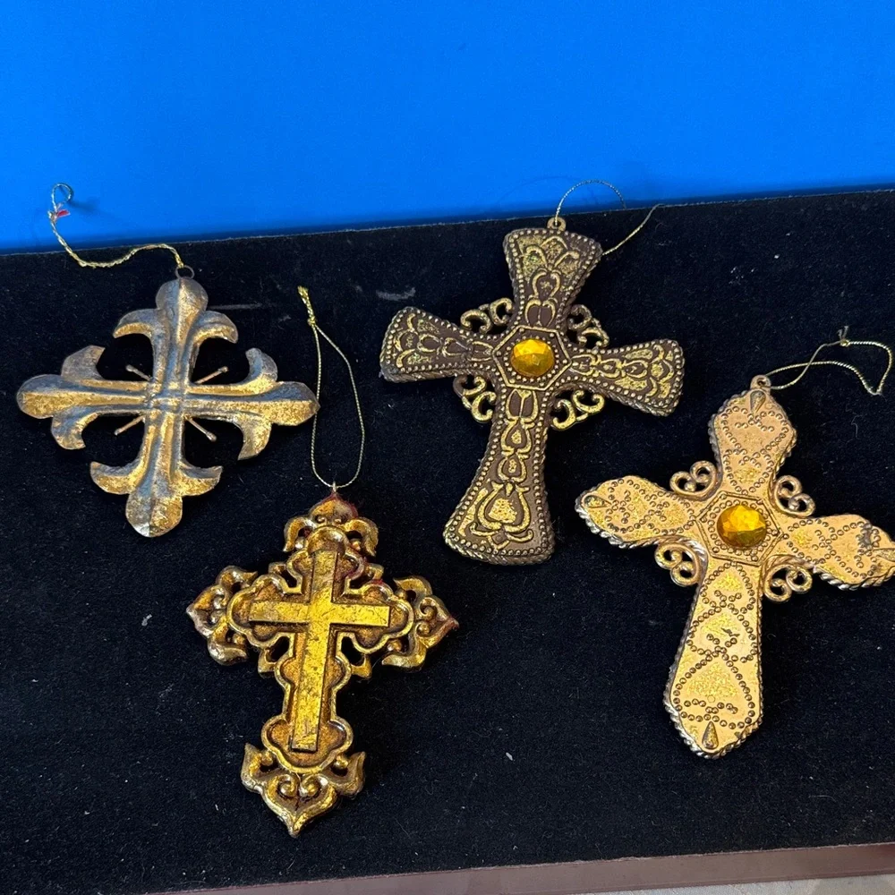 Elegant Vintage style Golden Cross Ornaments Set (4)